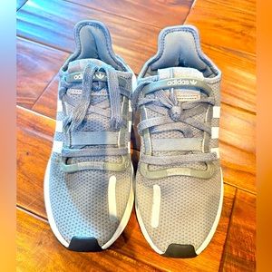 Adidas Men’s/Boy’s Grey /white Running Sneakers sz6